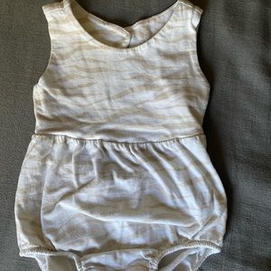 Baby GAP Creme romper
